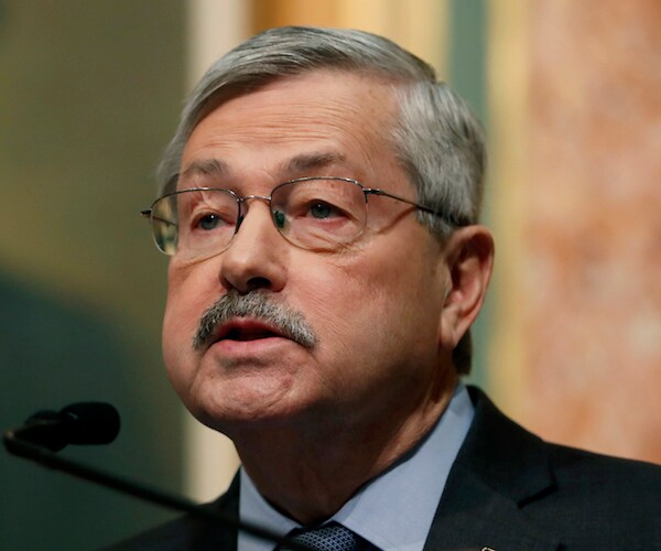 Iowa Gov. Branstad Signs Law Expanding Gun Rights