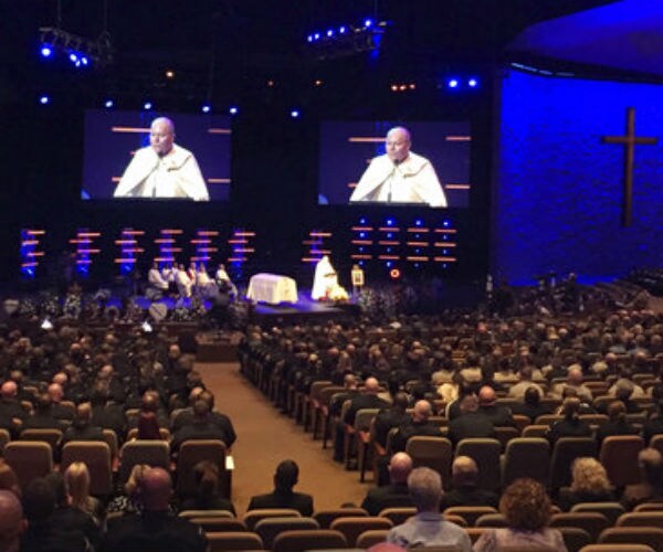 Thousands Gather to Mourn Slain Dallas Police Officer