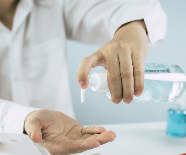 China's Factories Opt for Isolation Bubbles to Beat COVID Curbs