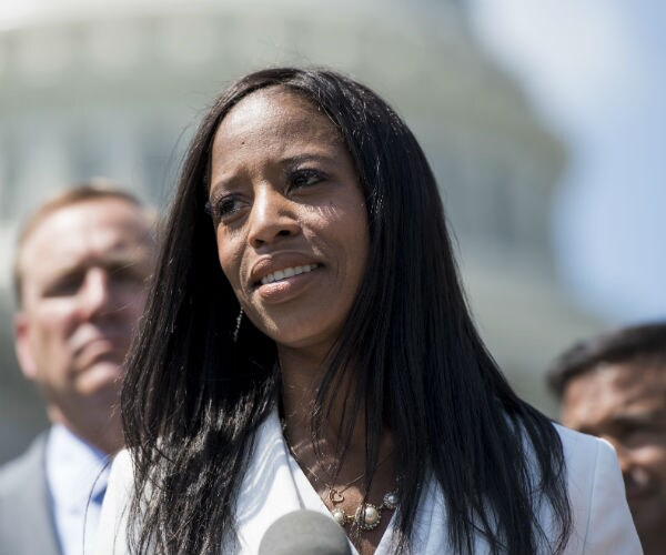 Rep. Mia Love Calls for Repeal of Obamacare Medical Device Tax 