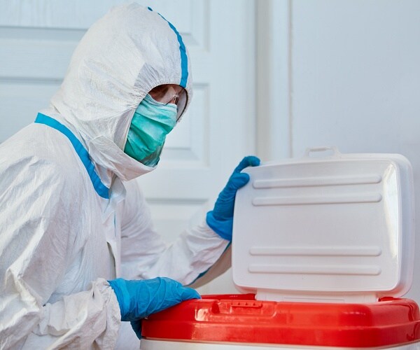 surgeon with organ donation