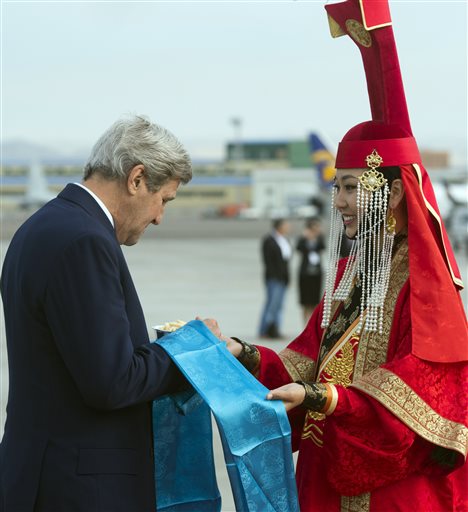 In Mongolia, Kerry Hails 'oasis of Democracy'
