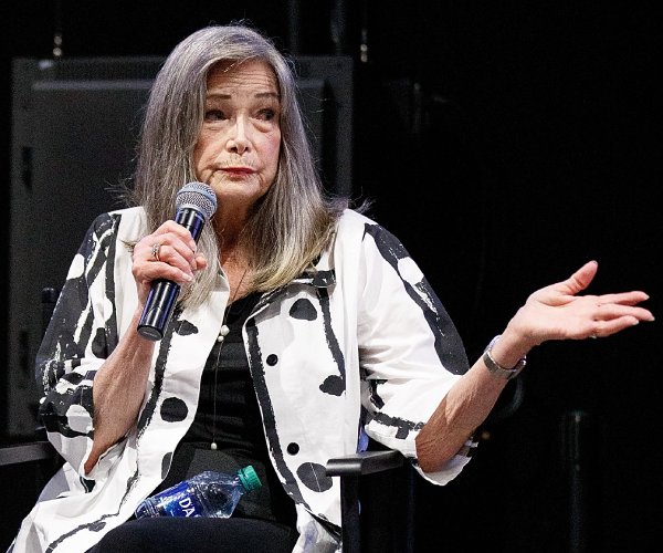 delia owens speaks at a festival