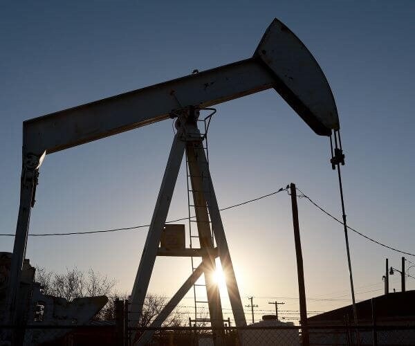 Oil Maintains Recent Gains Ahead of OPEC  Meeting