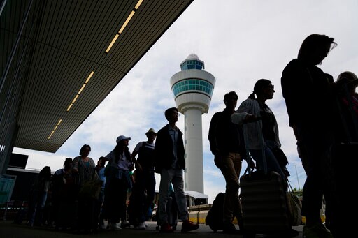 Airport Chaos: European Travel Runs into Pandemic Cutbacks