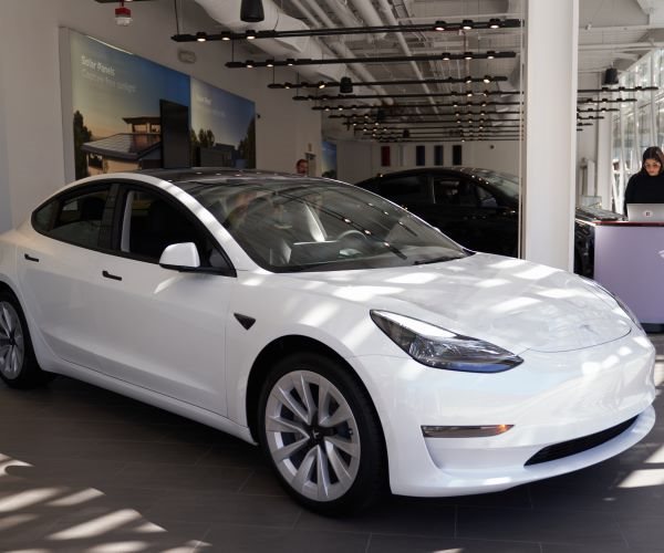 Tesla Offers Rare Year-End Discounts on 2 Top-Selling Models