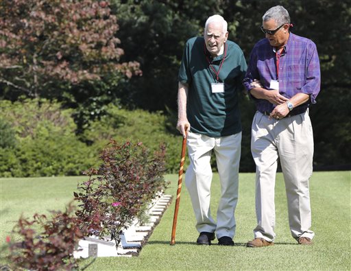 Former American POWs Visit Japan, Recount Memories