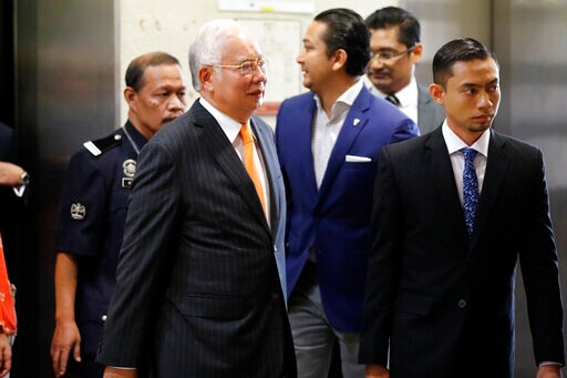 The Latest: Judge Orders Najib to Enter Defense in 1MDB Case