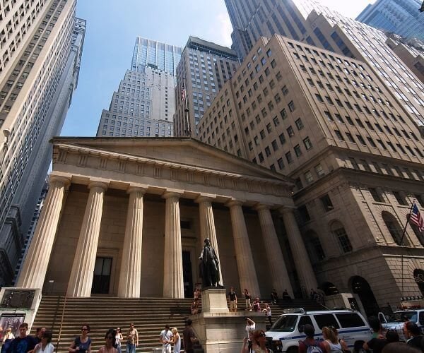 Wall Street Futures Rise on Hopes of Fed Policy Shift