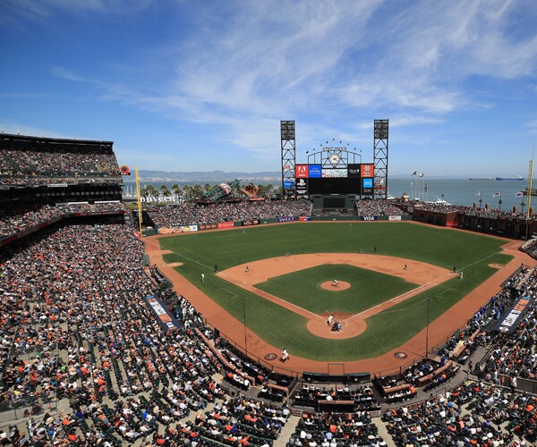Earthquake Shakes Giants-Reds Baseball Game