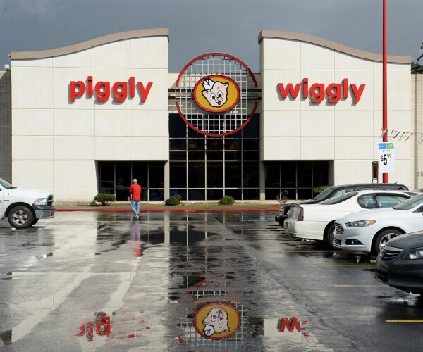 front of a piggly wiggly grocery store with a large parking lot