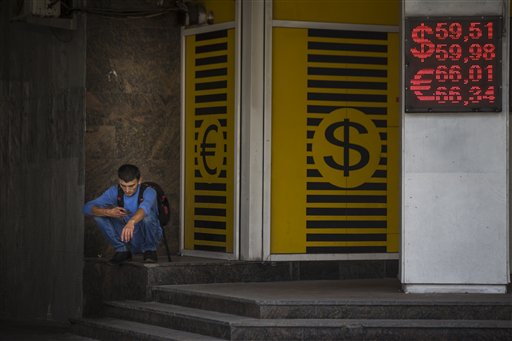 Russia's Ruble Extends Its Slide, Reviving Economic Concerns