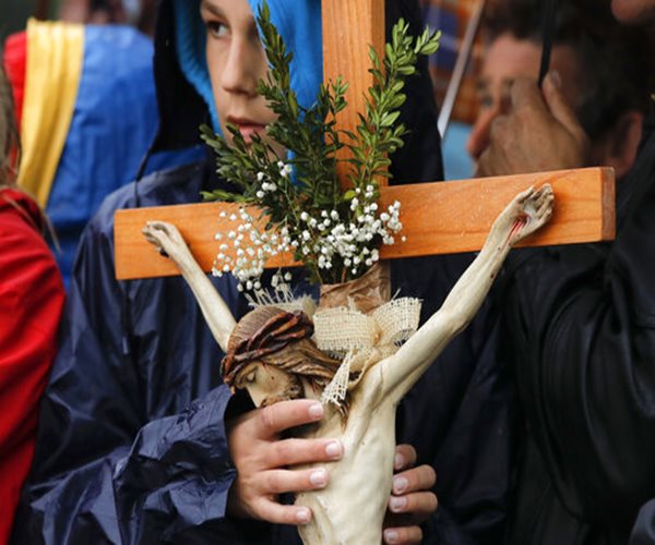 Pope Warns of Divisive Ideologies in Homage to Communist-Era Martyrs