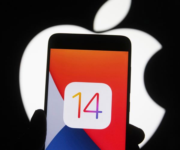 Apple Beats Competition Even as Smartphone Market Stumbles
