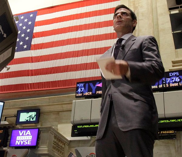 Wall Street Ends Higher, Extending Rally