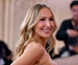 Nikki Glaser Takes Swings at CBS in Golden Globes Monologue