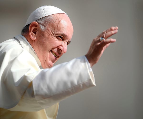 Pope Bashes Blogging Ambassadors, Demands Obedience