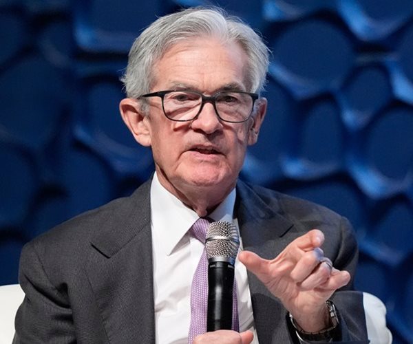 Futures Tumble as Powell Signals No Rush to Cut Rates 