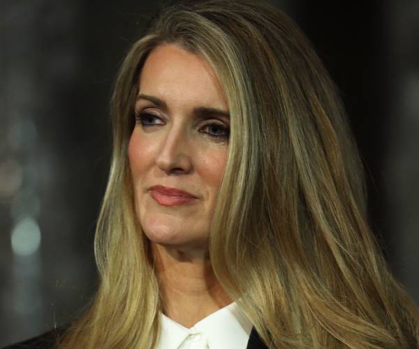 Loeffler Gets 2nd Negative COVID Test, Returning to Campaign Trail