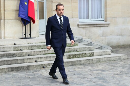 French Prime Minister Resigns after Less than a Month in Office