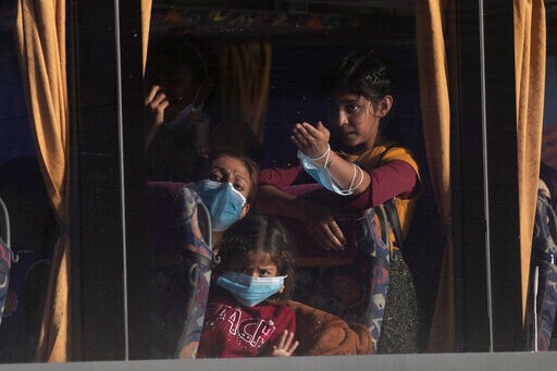 Dutch Activists Want to Airlift Migrants off Greek Island