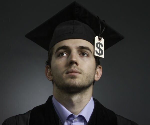 Feds Point Fingers as 'Debt Relief' Companies Prey on Students