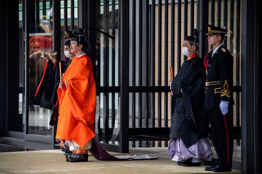 Japan Emperor's Brother Proclaimed 1st in Line to Throne