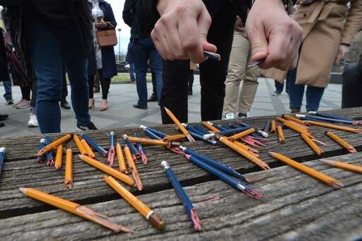 Bosnia: Protest over Draft Law to Recriminalize Defamation