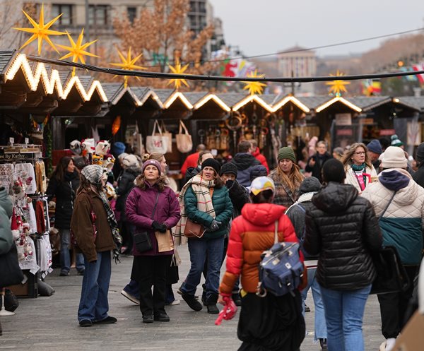 AP Poll: Not a Very Merry Season for Consumers