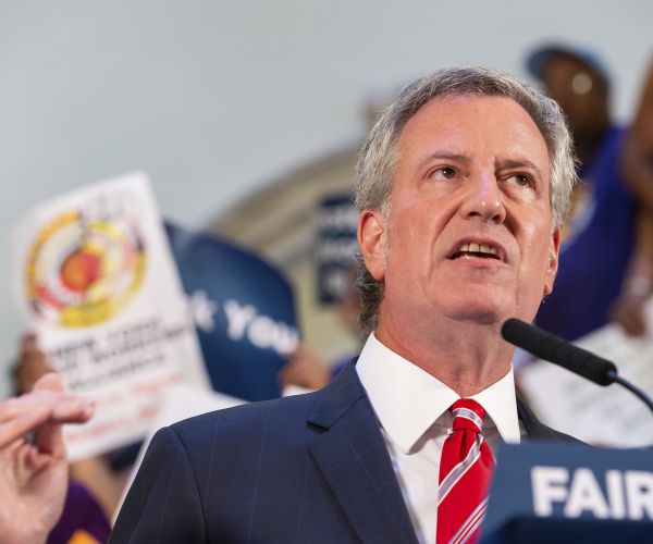 NYC Mayor Signs Bill Capping New Ride-Hail Licenses