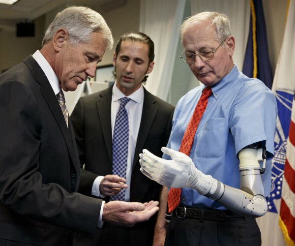 Cutting Edge Tech Allows Pilot to Control Drones With His Mind