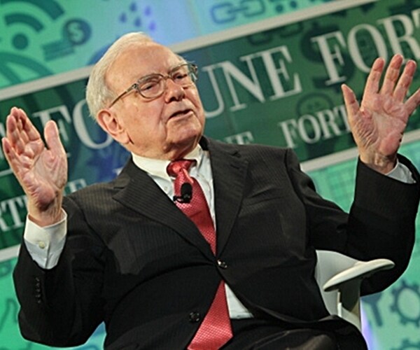 warren buffett speaking, gesturing with hands