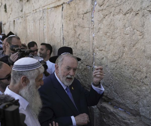 Huckabee to JNS: America 'Benefits a Great Deal From Israel'