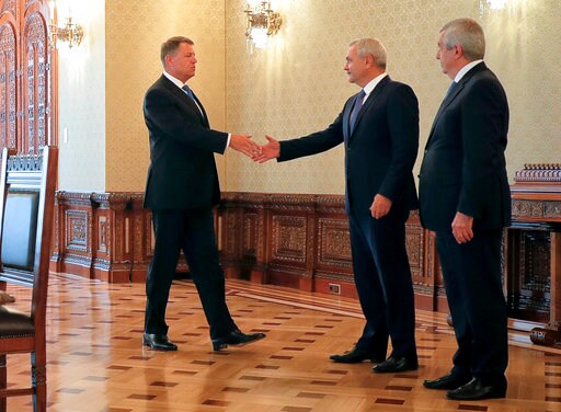 Romania President, Ruling Party Chief in Talks over New PM