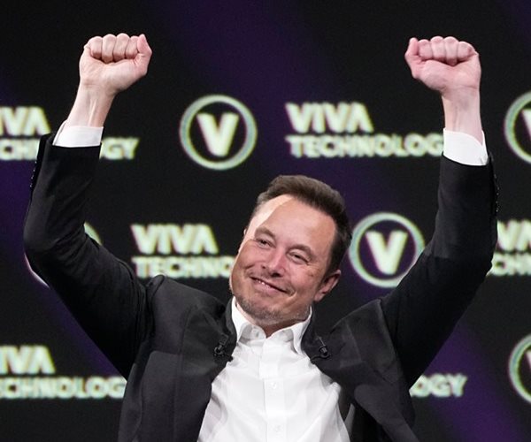 SpaceX's Mars-Shot Ties Musk Pay to Colonization Goal