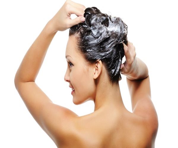 Is Less Shampooing Healthy?