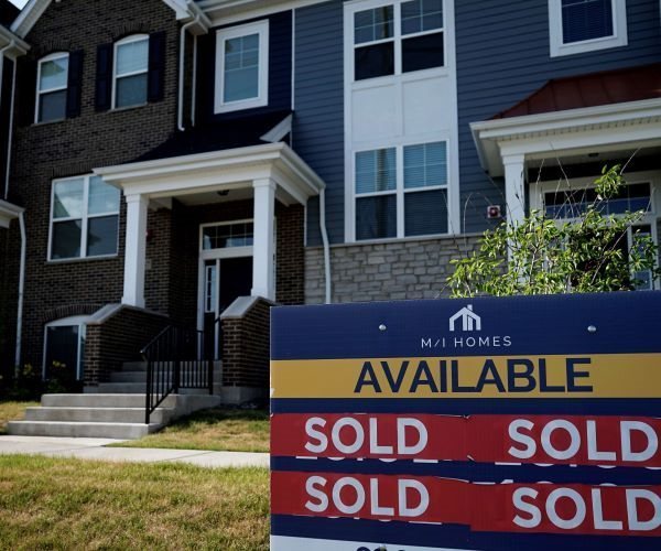 pending home sales slip in November