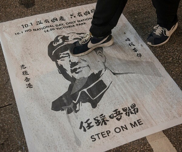 China's Xi Pays Respect to Mao Ahead of 70-year Celebrations