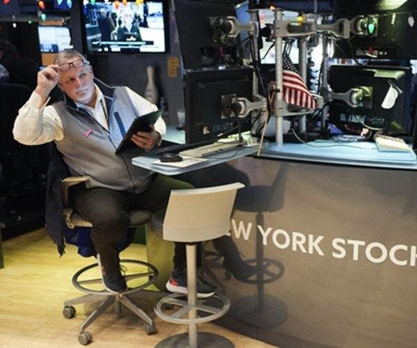 S&P Climbs Toward Its 1st Gain Since Christmas