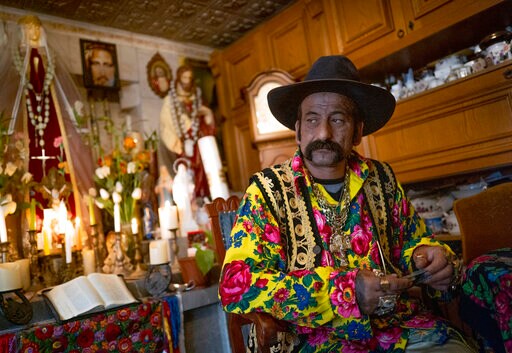Hungary's 'last' Roma Fortuneteller Preserves Traditions
