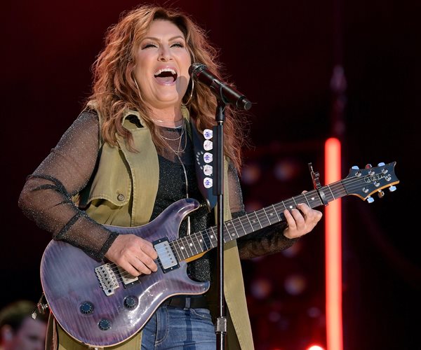 Country Star Says Visit From Jesus on Front Porch Changed Her Life