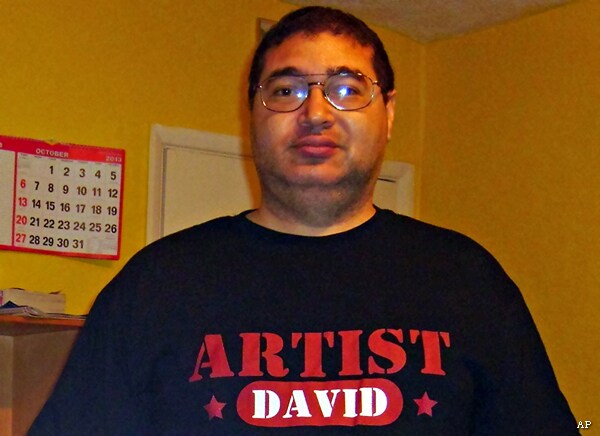 Buckingham Palace: Man With Knife Arrested, Officials Say