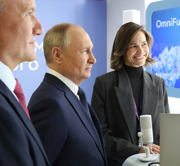 Putin to Boost Russian AI to Thwart 'Western Monopoly'