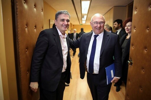 Greek Official Sees Country Returning to Bond Market in 2017