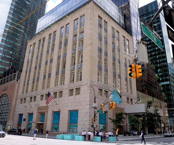 LVMH Catches the Eye With High-End Fake Diamonds