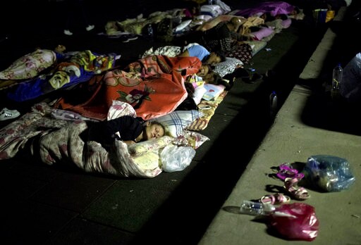 Residents, Tourists in Greece Sleep Outdoors after Quake