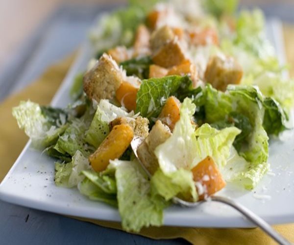 Romaine Is on the Menu at Some New York Delis Despite E.coli Warning