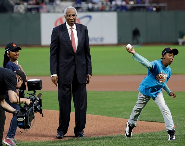 Hall of Famer, Pioneering Manager Frank Robinson Dies at 83