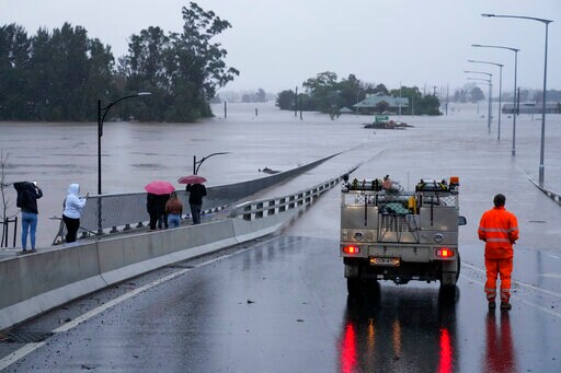 Sydney Floods Impact 45,000 around Australia's Largest City