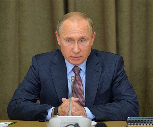 Pat Buchanan: Putin 'Wise' to Not Wage Diplomat-Ouster Revenge